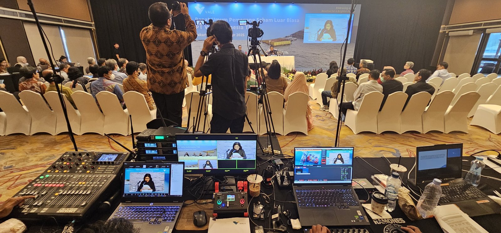 Complete press conference management and documentation