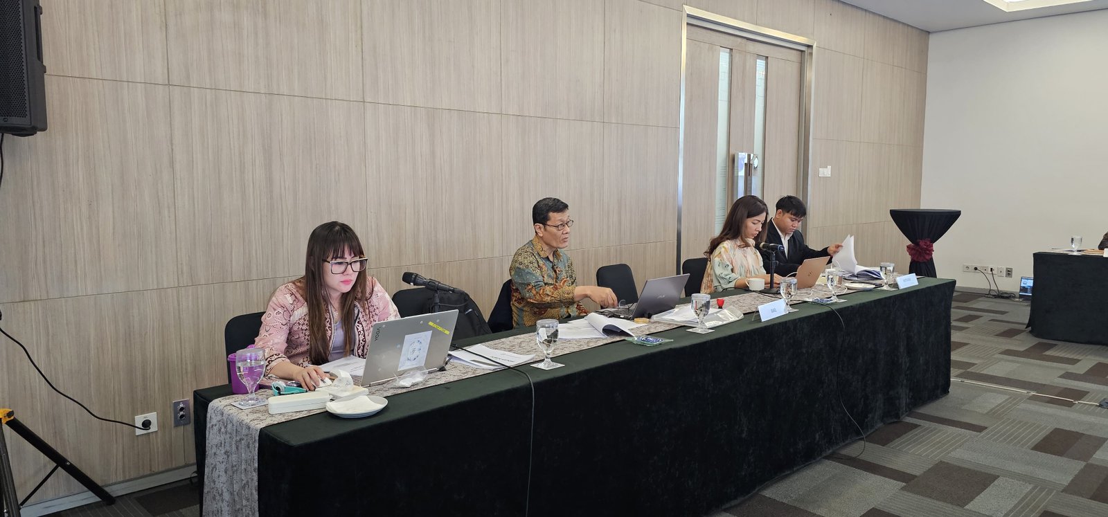 Professional meeting facilitation and moderation