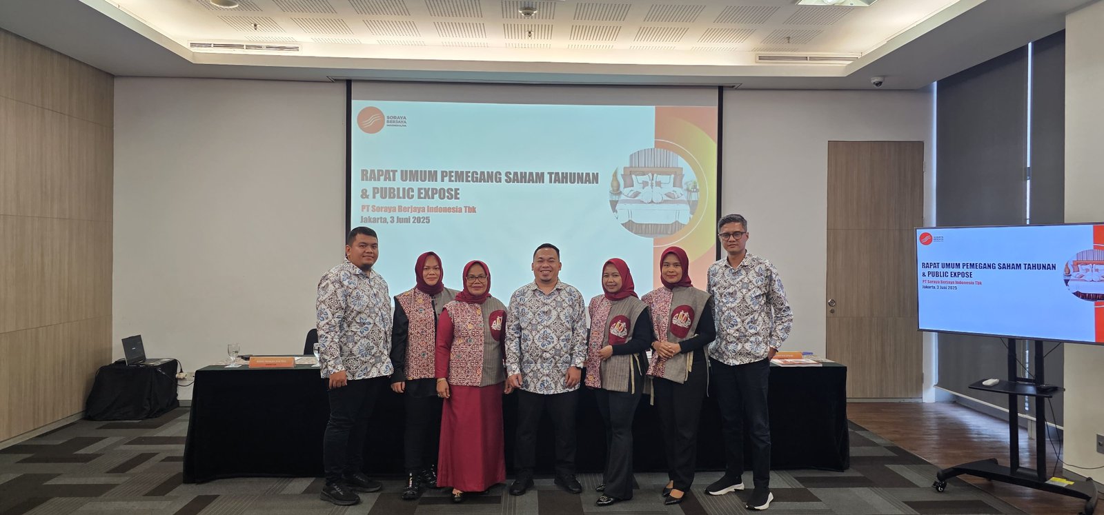 Shareholder meeting documentation and registration area